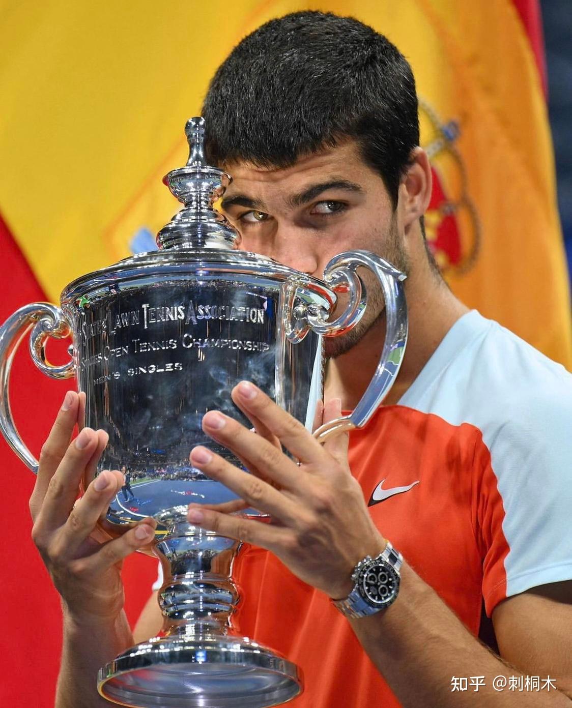 随着全球足 随着全球足